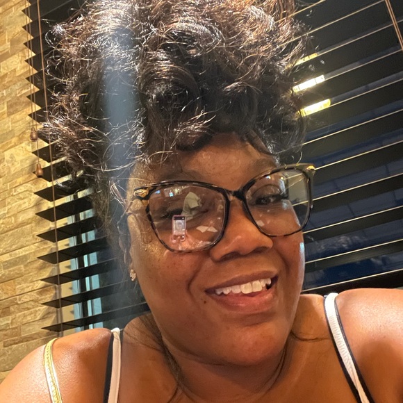 Meet your Posher, Tabitha - Picture 1 of 1